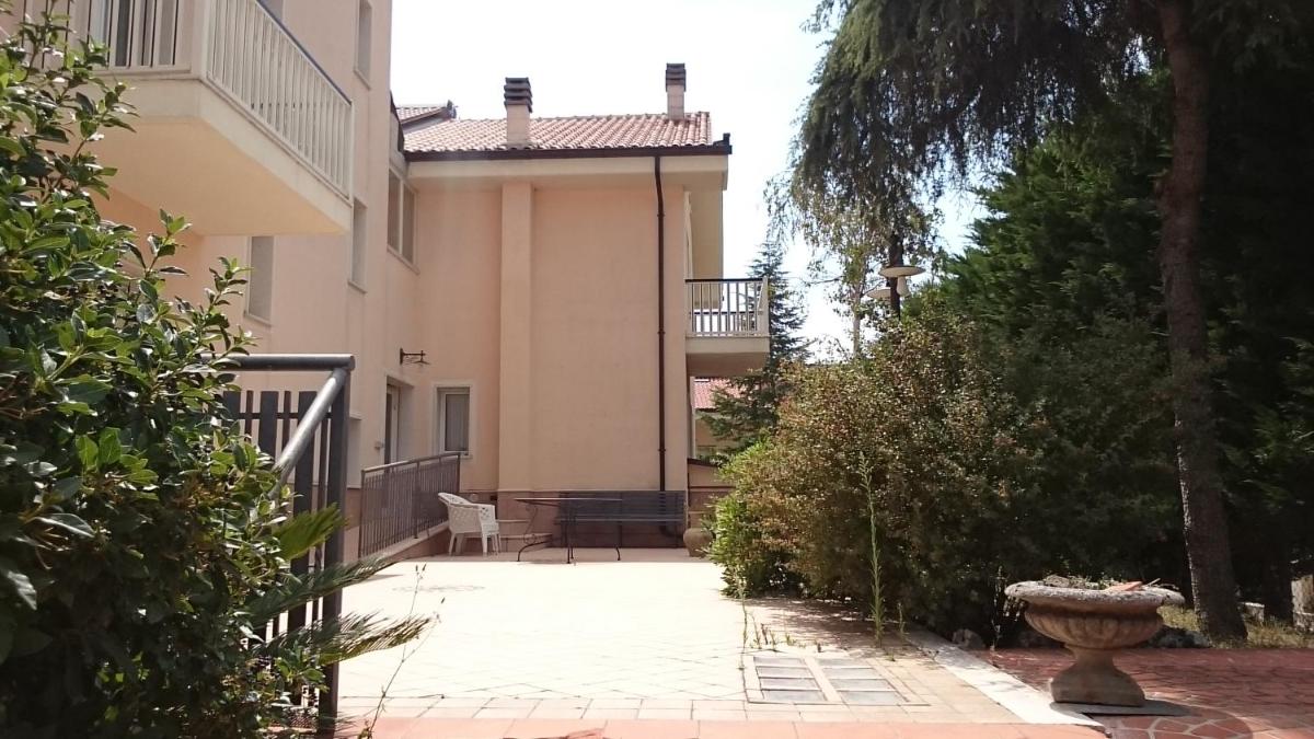 Suitetrails - Hotel Holiday House