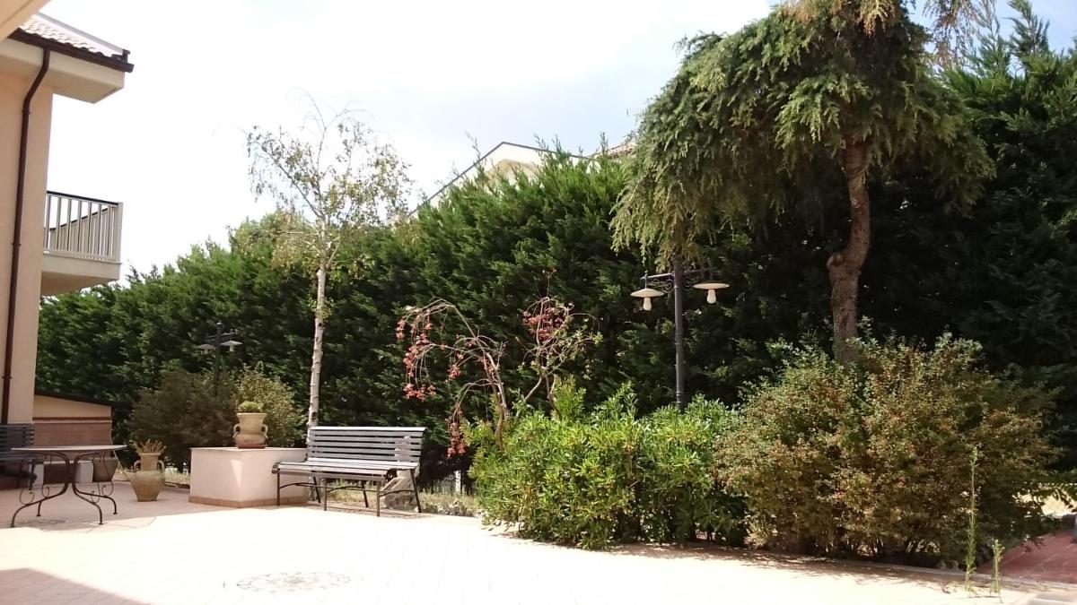 Suitetrails - Hotel Holiday House