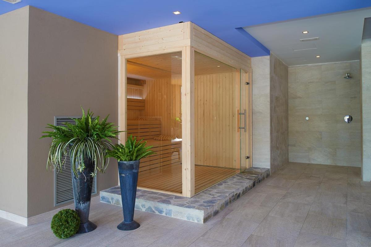 Un baño de Marins Beach Club - Adults Only Hotel