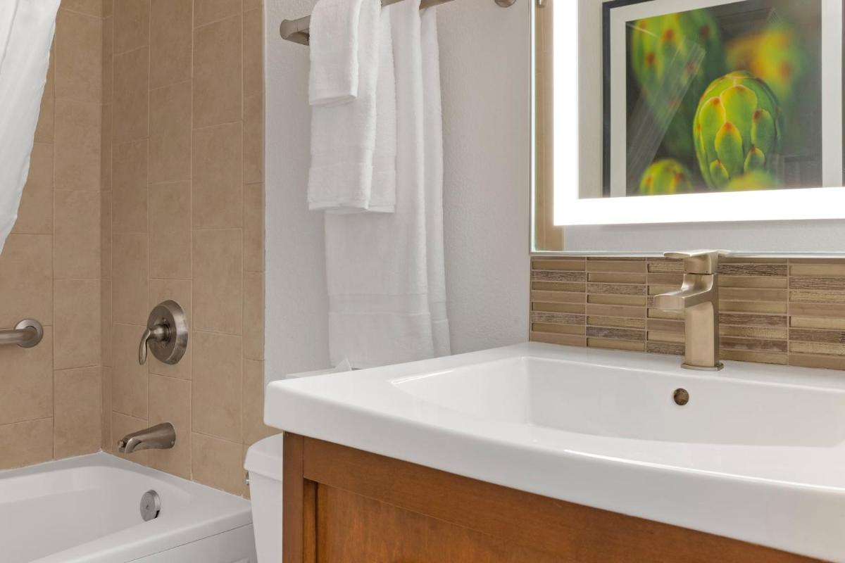 Desert Rose Resort - Housity