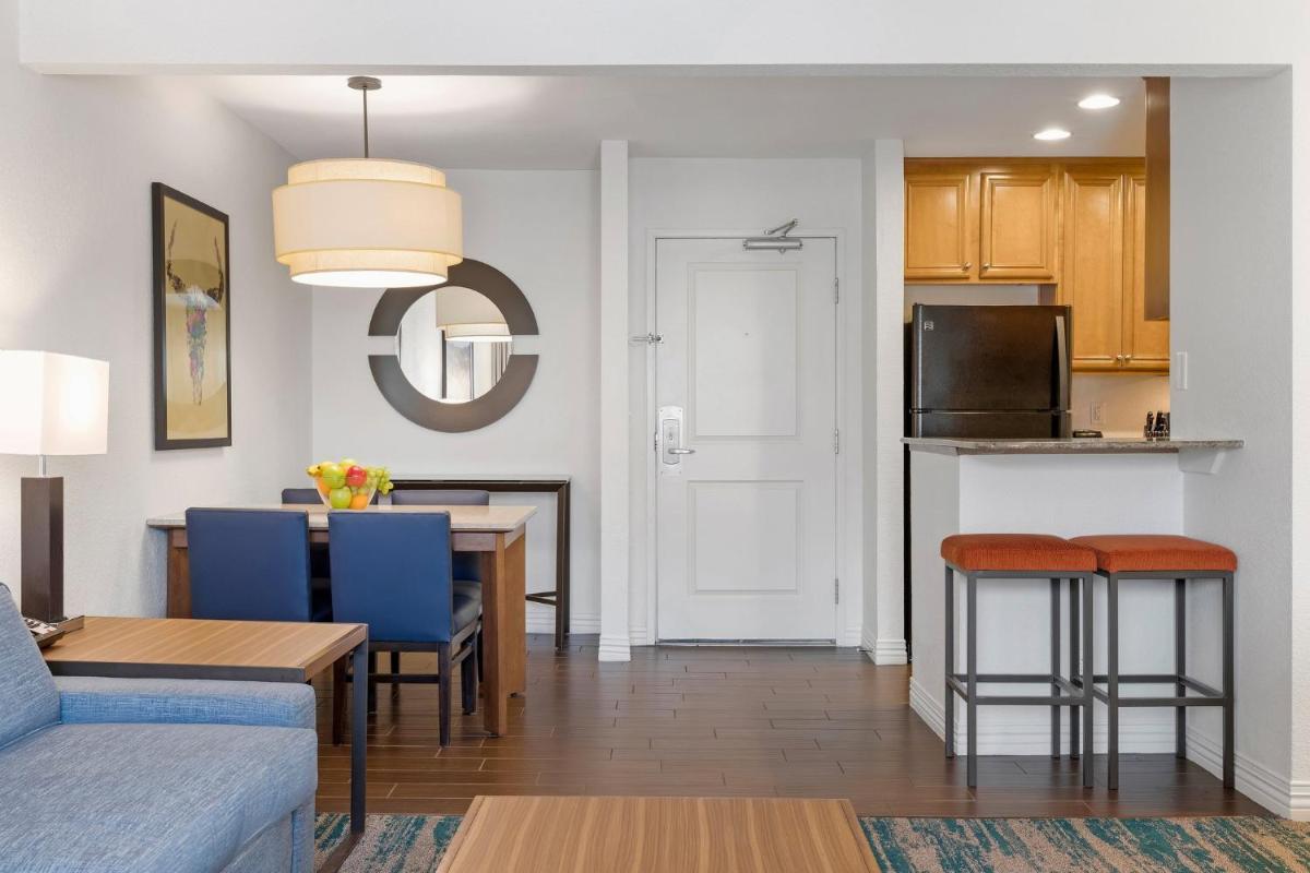 Desert Rose Resort - Housity