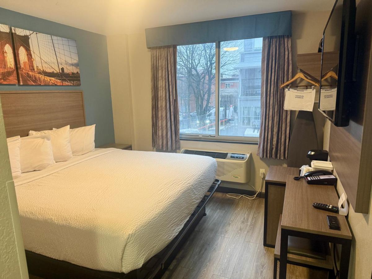 Days Inn by Wyndham Brooklyn Borough Park - Housity