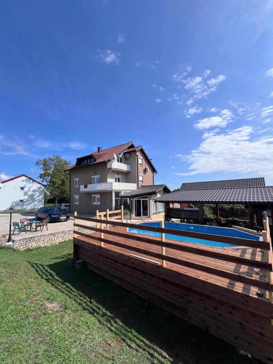 Apartments and Rooms Kristina - Housity