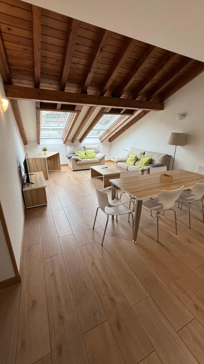 Apartamentos La Solana - Housity