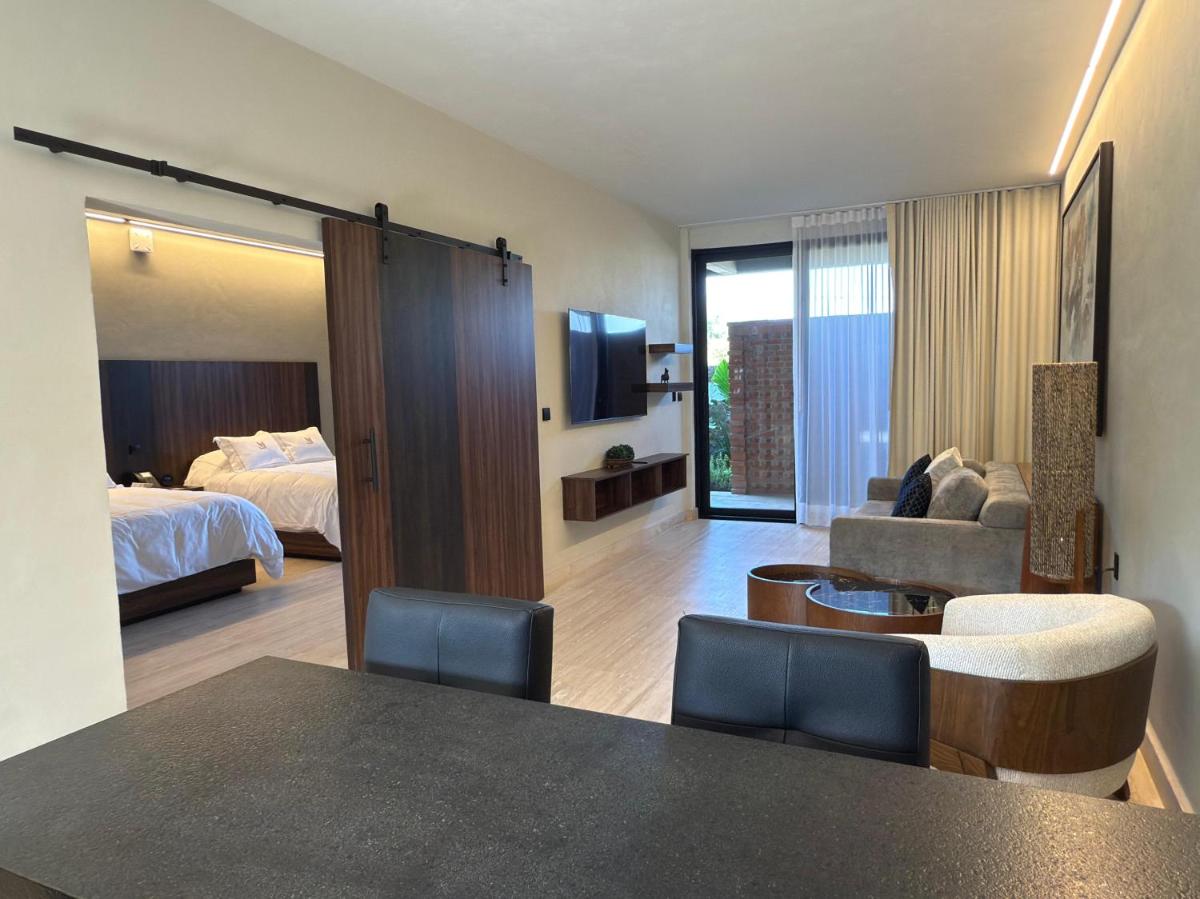 Hotel Montessuites - Housity