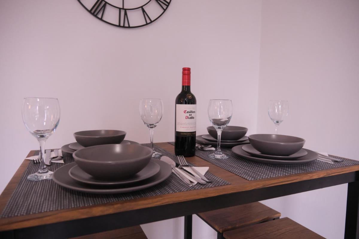 2 Bedroom City Centre Apartment By Travel Lets Short Term Rental Agency Derry With Free WiFi - Housity