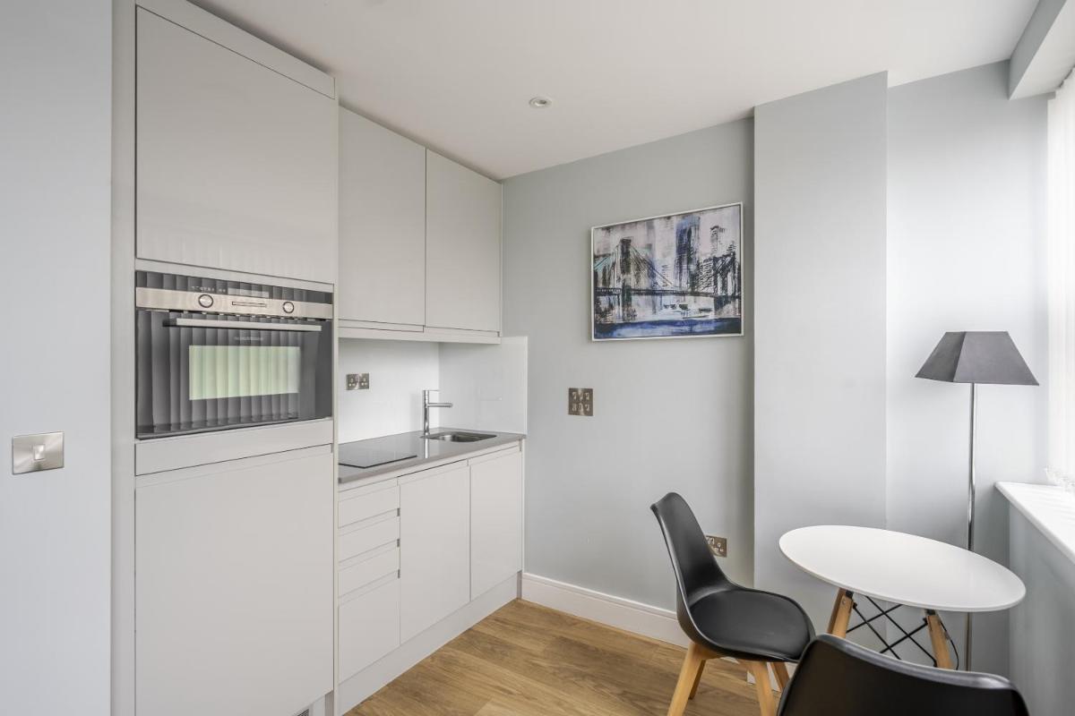 Luxurious One Bedroom Apartment in Bond Street - Housity
