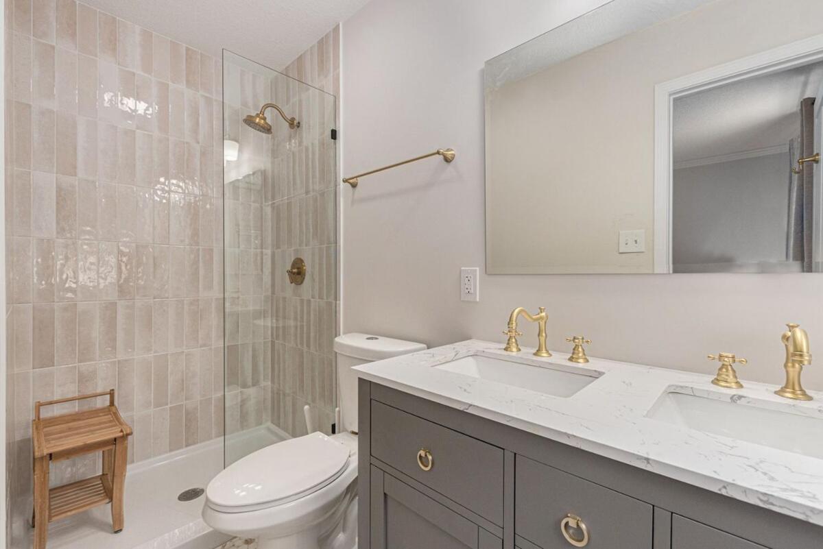 Prairie Village - 3 bed 2 bath - Dog Friendly - Housity