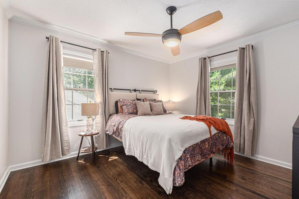 Prairie Village - 3 bed 2 bath - Dog Friendly - Housity