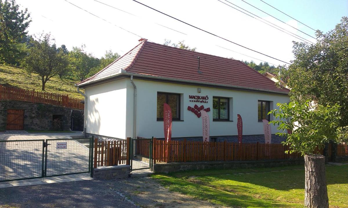 Macskakő Vendégház - Housity