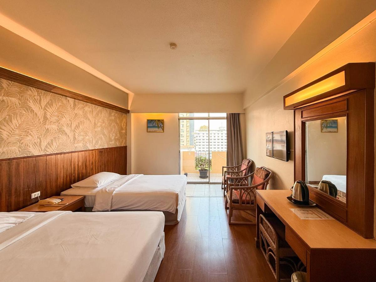 Golden Beach Hotel Pattaya - Housity