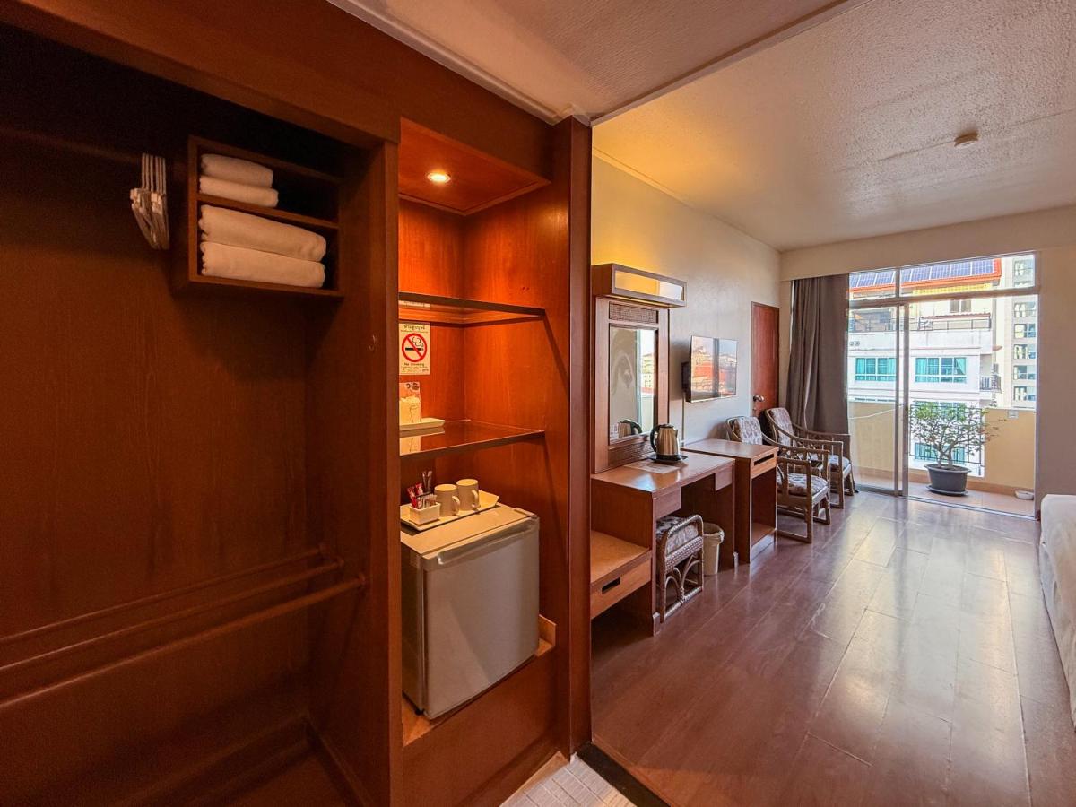 Golden Beach Hotel Pattaya - Housity