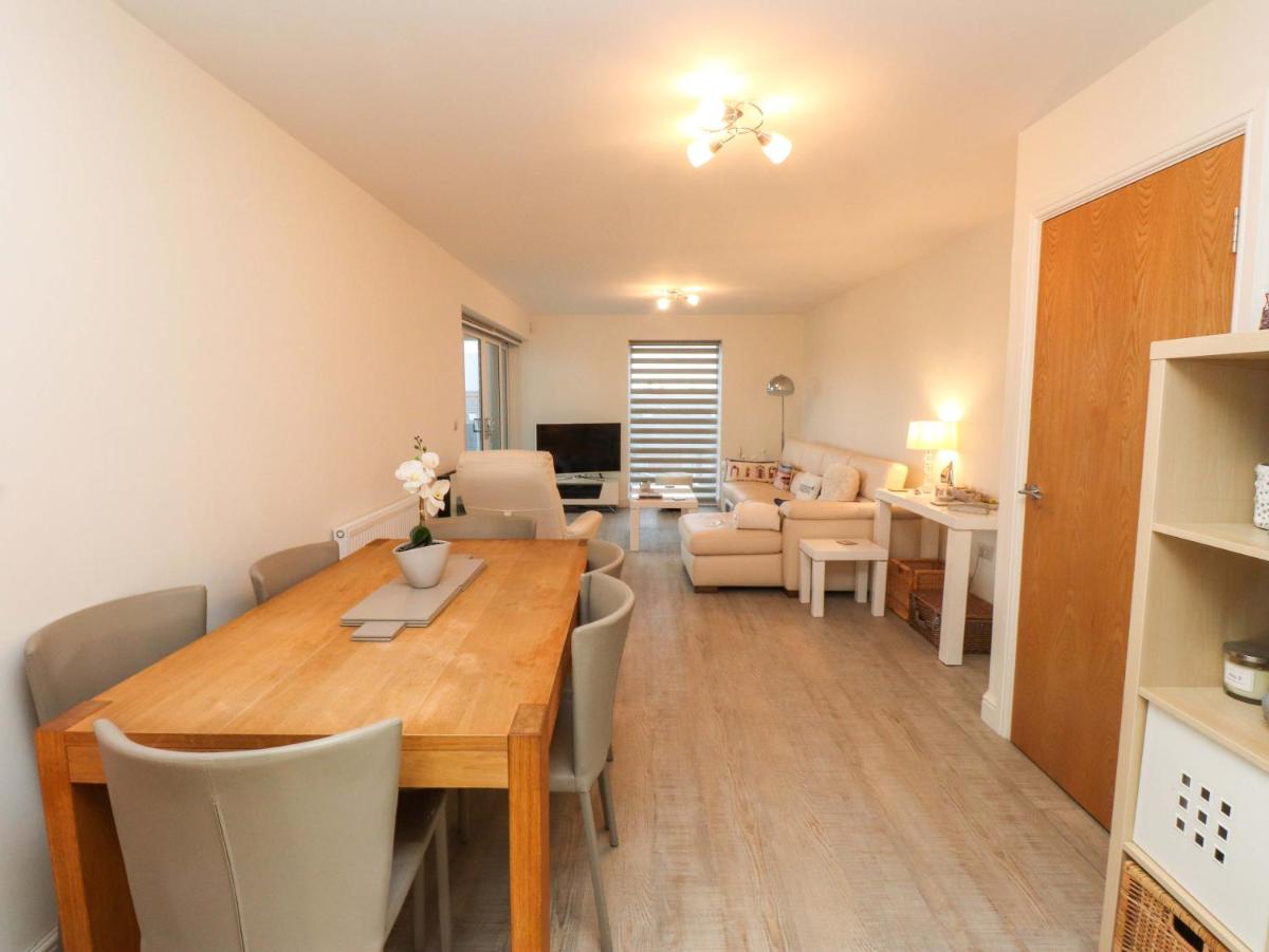 Heulfan - 17 Deganwy Castle Apartments - Housity