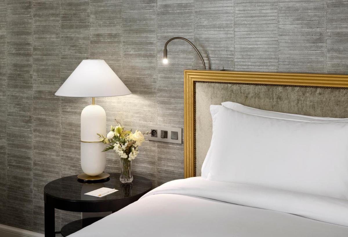 Un ou plusieurs lits dans un hébergement de l'établissement Sofitel Paris Le Faubourg