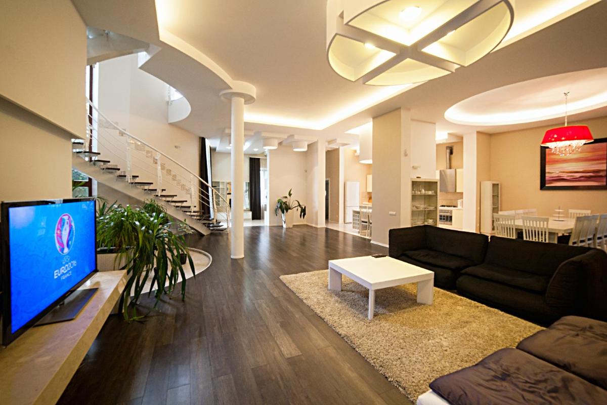 White House - Housity