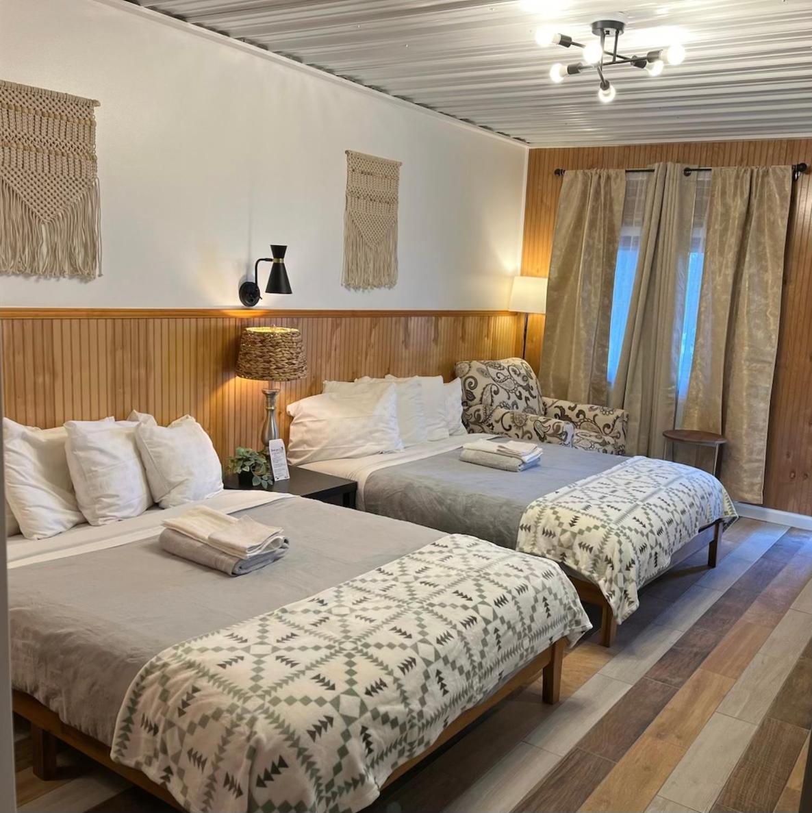 High Point Mountain Motel - Housity