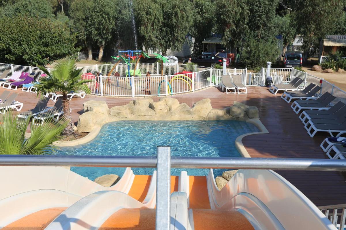 Piscine de l'établissement Camping La Pinède ou située à proximité