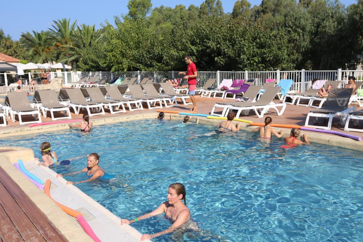 Piscine de l'établissement Camping La Pinède ou située à proximité
