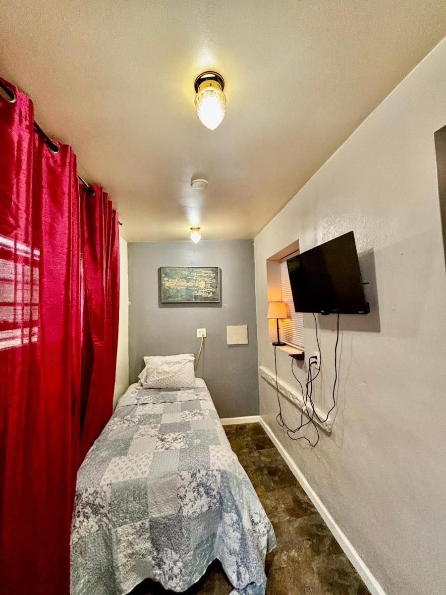 Penn Station Room Motel Casa - Housity