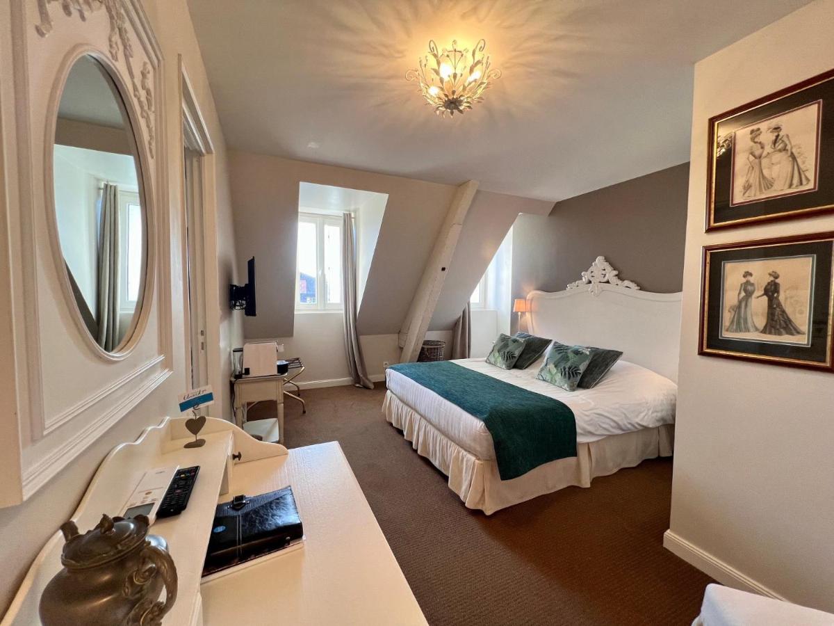 Un ou plusieurs lits dans un hébergement de l'établissement Château Hôtel Edward 1er