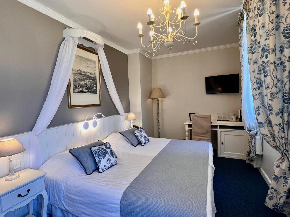 Un ou plusieurs lits dans un hébergement de l'établissement Château Hôtel Edward 1er