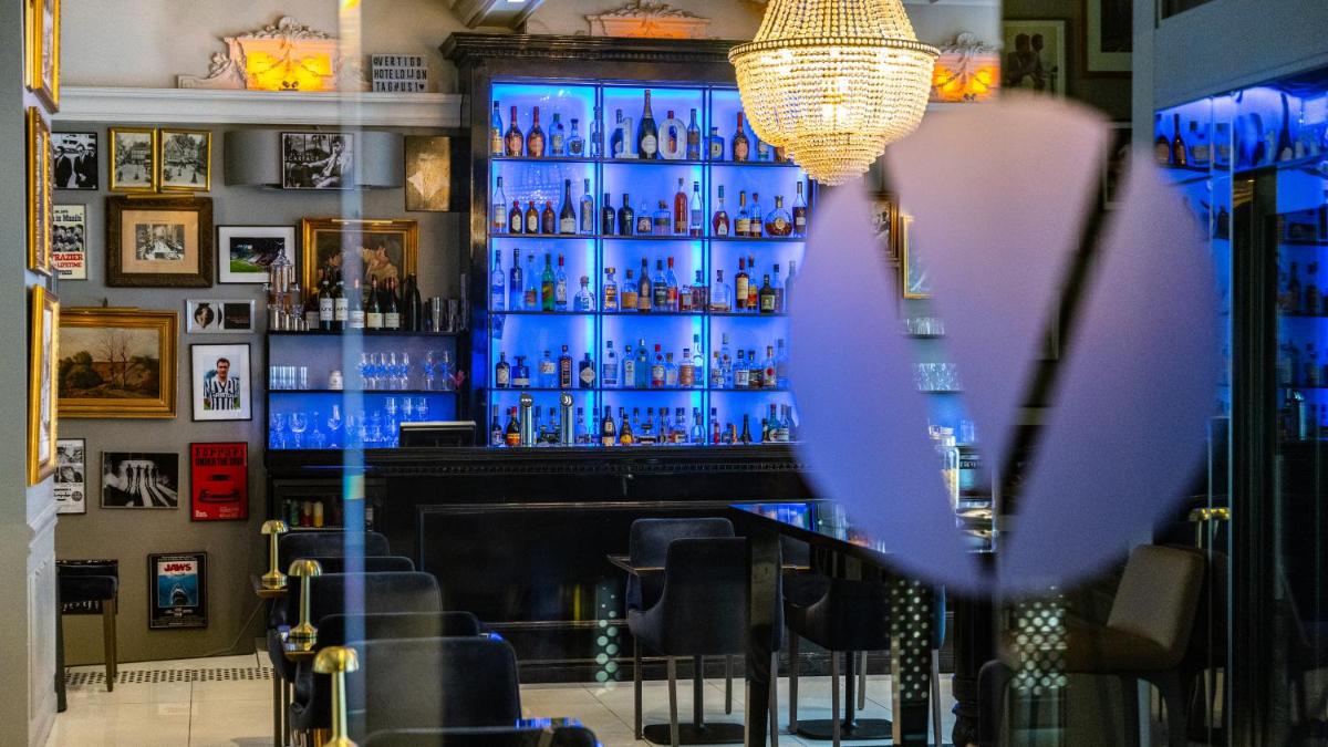 Salon ou bar de l'établissement Vertigo Hotel, By Marriott, a Member of Design Hotels