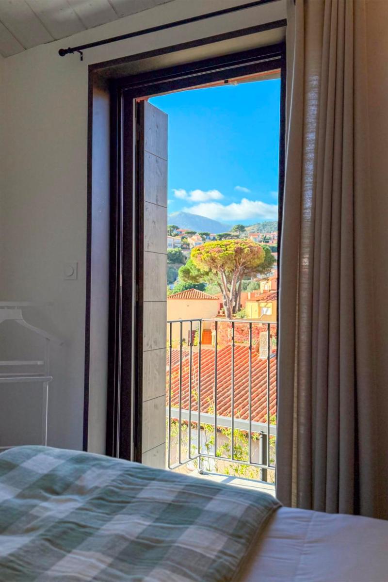 Un ou plusieurs lits dans un hébergement de l'établissement Hôtel & Spa Le Madeloc - Collioure Centre