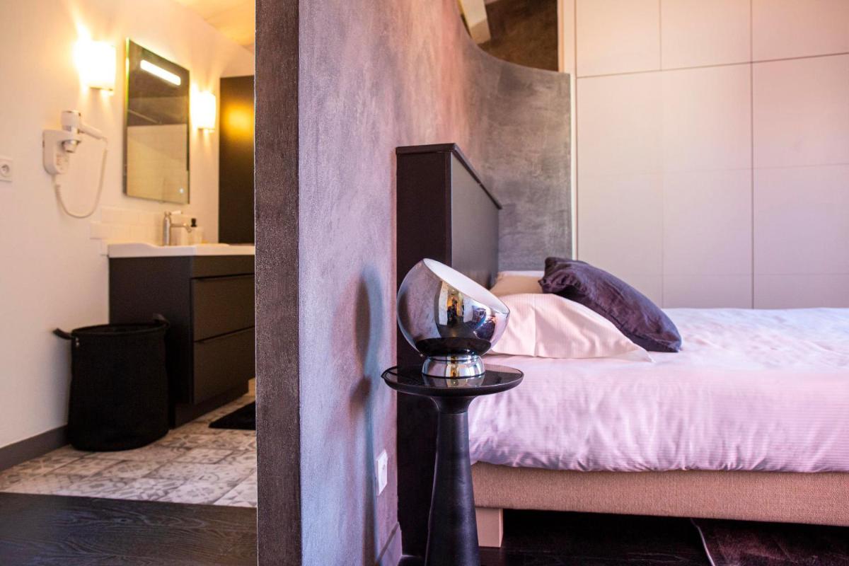 Un ou plusieurs lits dans un hébergement de l'établissement Hôtel & Spa Le Madeloc - Collioure Centre