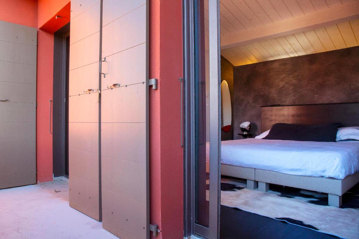 Un ou plusieurs lits dans un hébergement de l'établissement Hôtel & Spa Le Madeloc - Collioure Centre