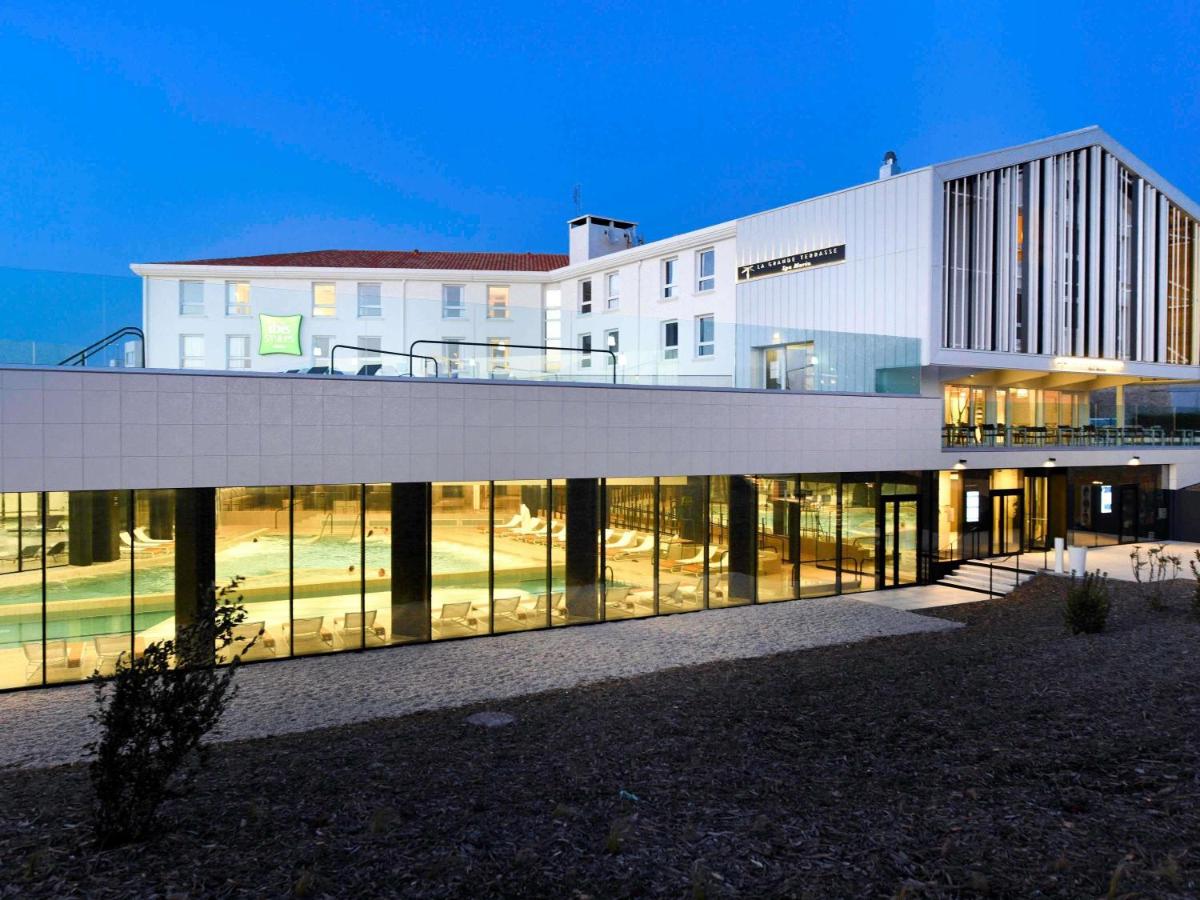 Piscine de l'établissement ibis styles La Rochelle Thalasso Chatelaillon ou située à proximité