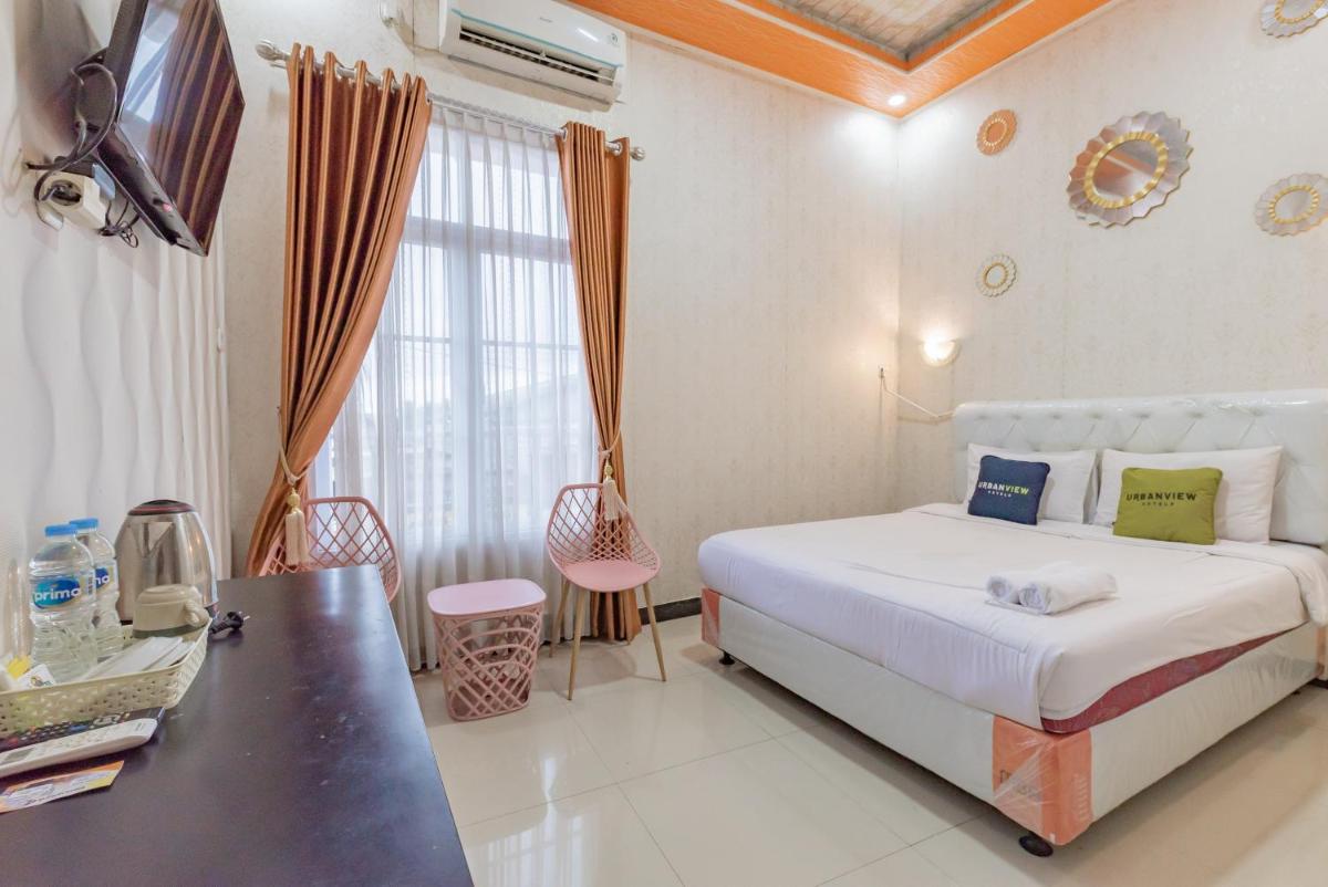 Urbanview Hotel Rifal Home Tegal - Hizvo