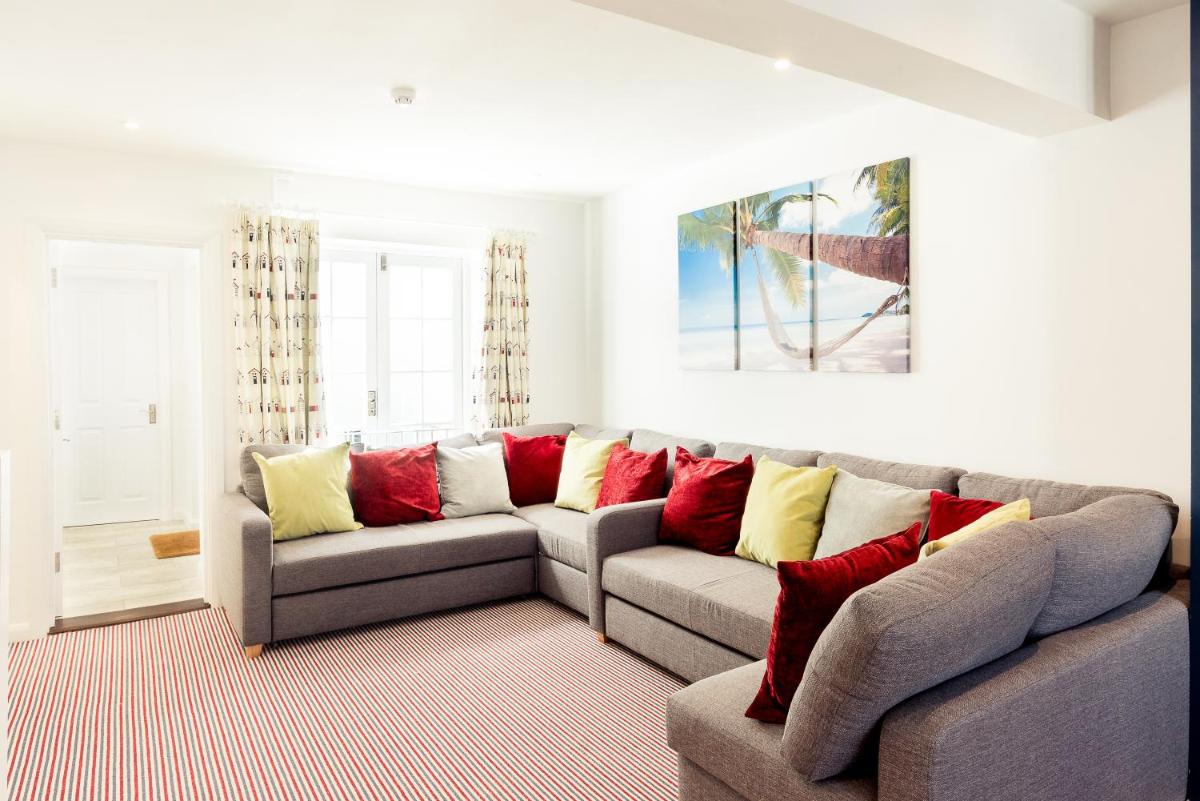 The Beach House - Housity