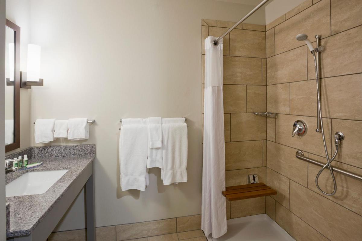 GrandStay Hotel & Suites Valley City - Housity