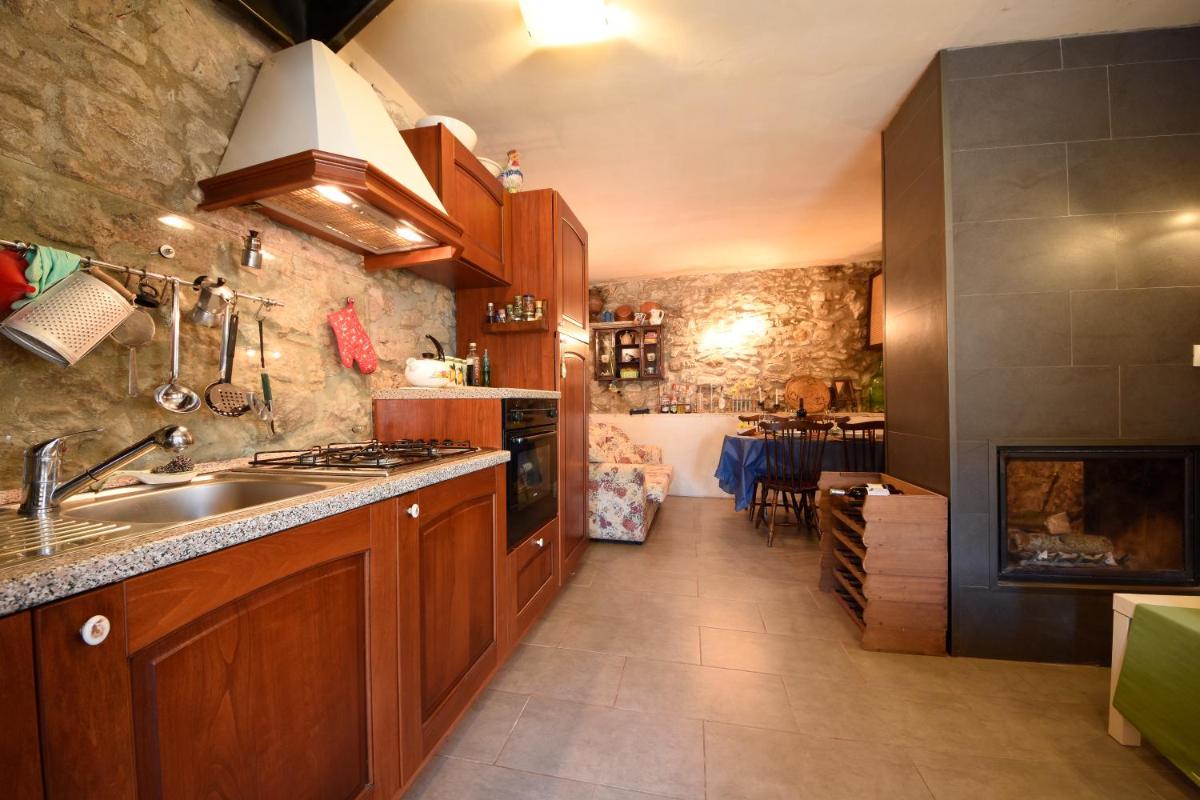 Stone House in Majella Park - Housity