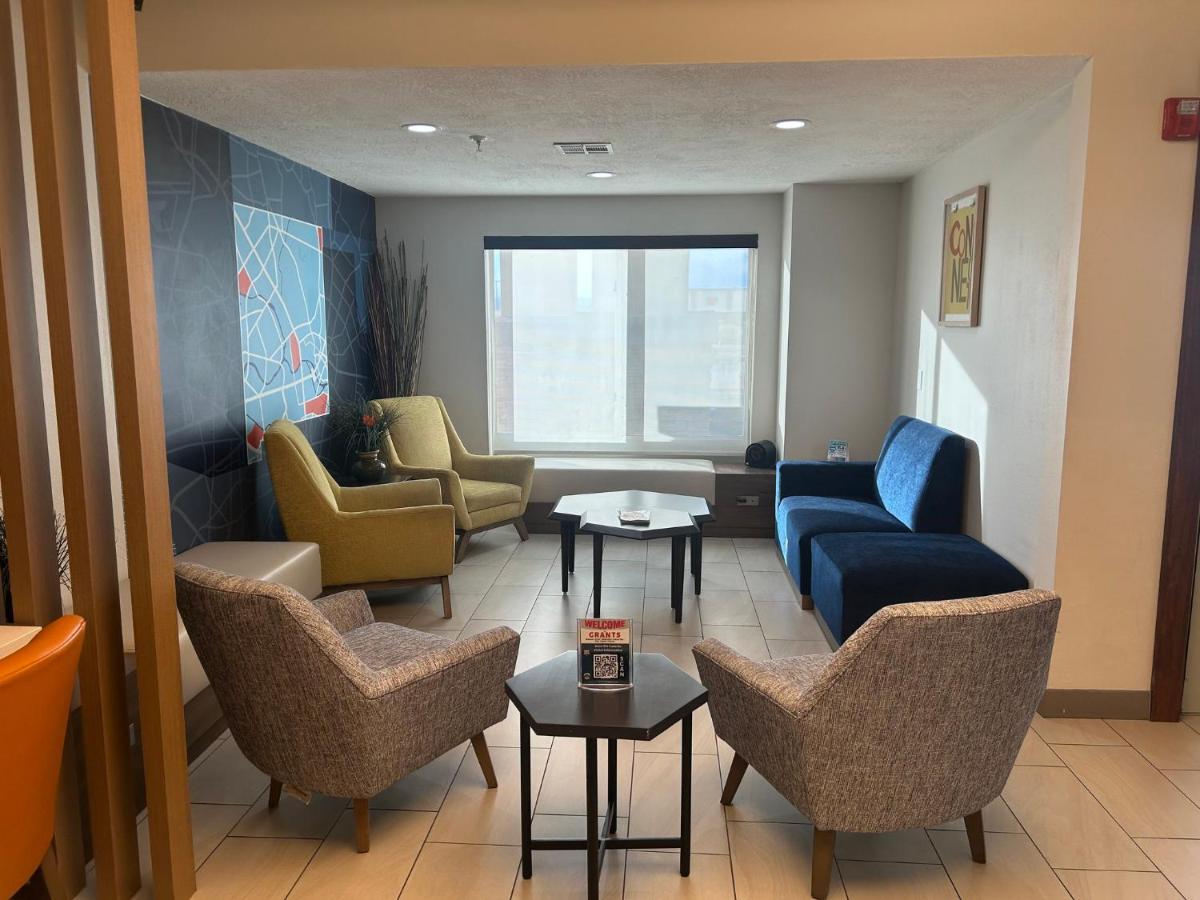 Holiday Inn Express Hotels Grants - Milan by IHG - Housity
