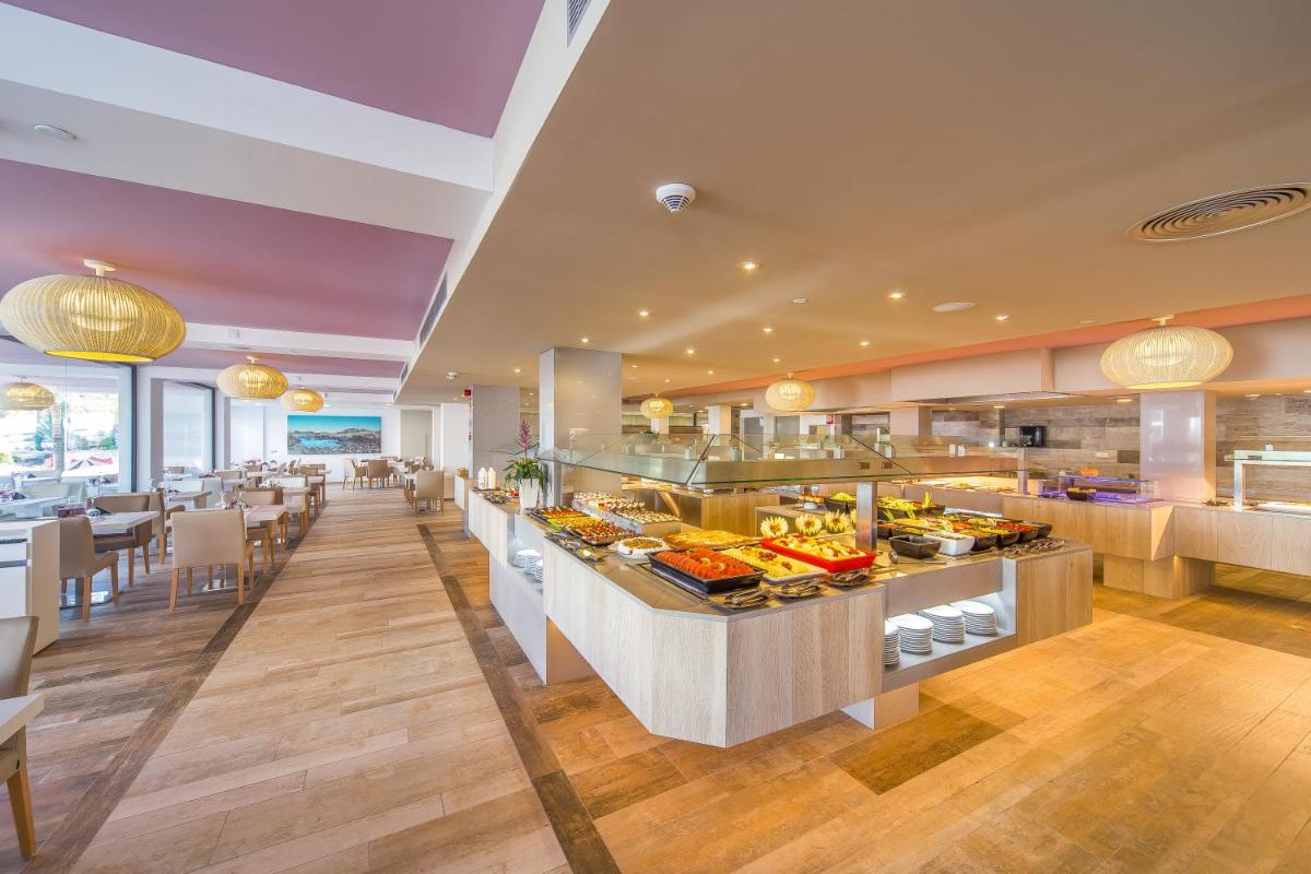 Comida en o cerca de este hotel