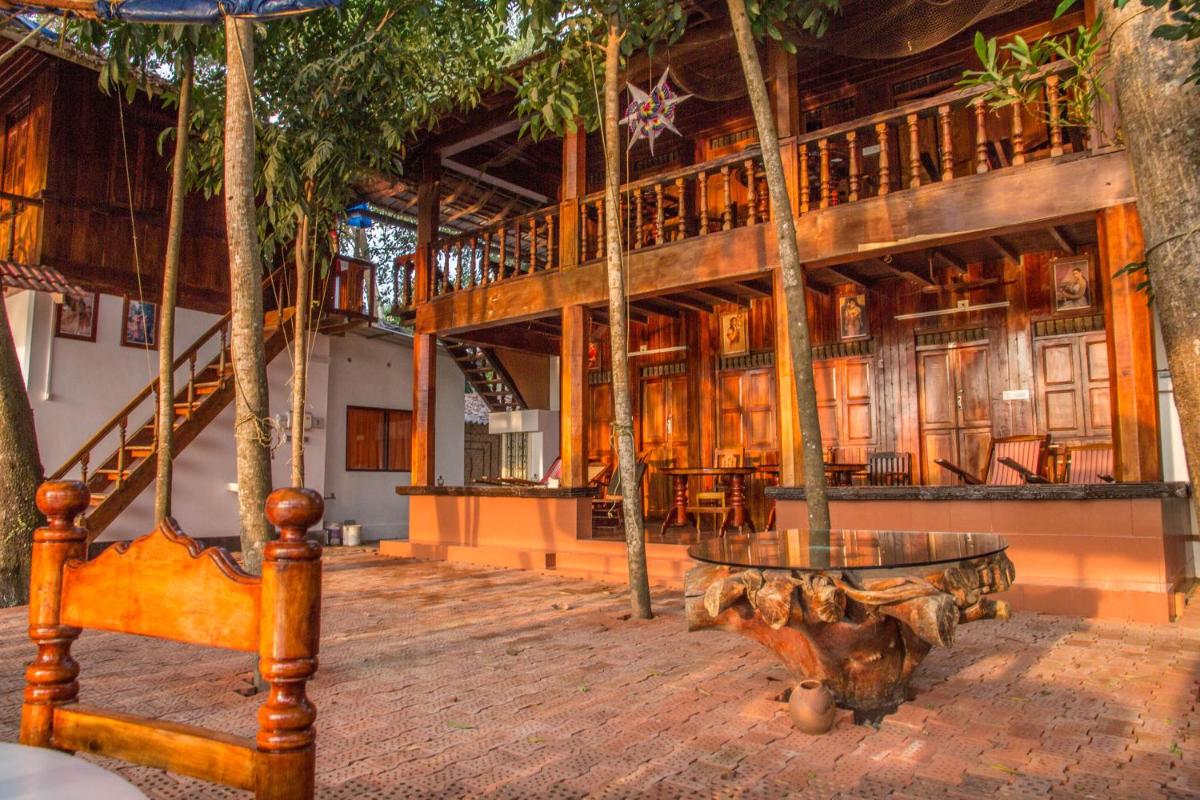 Malayalam Lake Resort - Housity