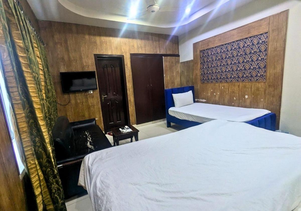 Quick continental Hotel - Jail Road - Hizvo