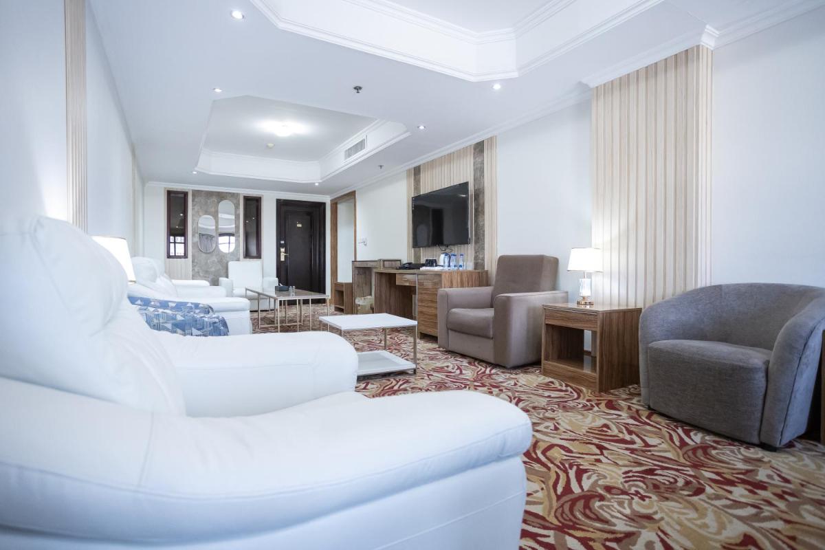 Golden Tulip Al Shakreen - Housity