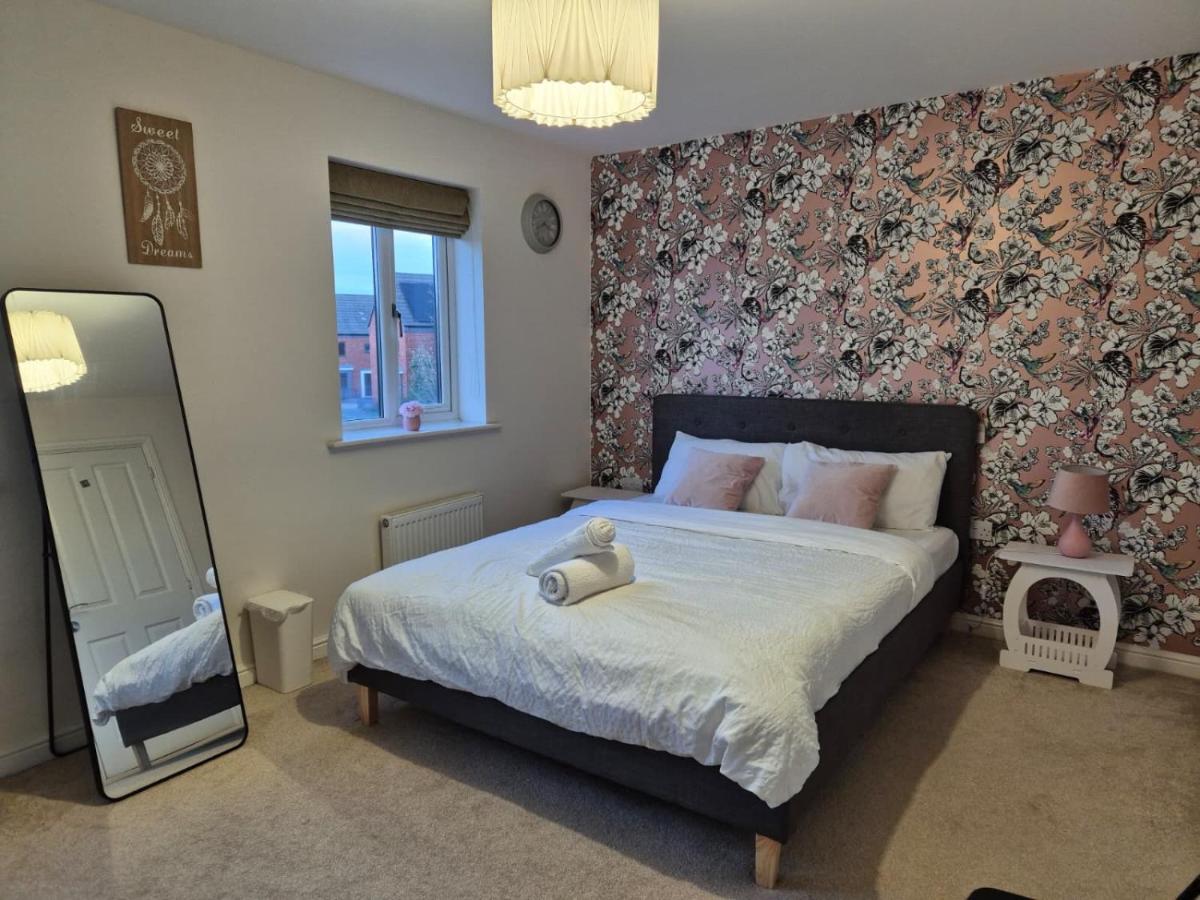 Beautiful Home in Wolverhampton! - Housity