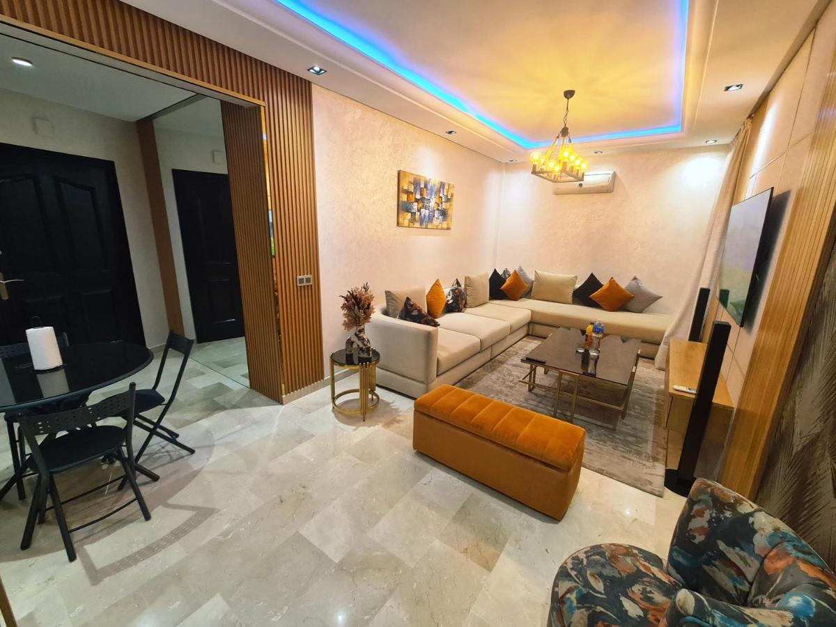 luxury apartment opposite HASSAN 2 MOSQU and FAIR international casablanca and SEA , near downtwn , INTERDIT COUPLES ARAABIC NON MARIÈ, FORBIDDEN UNMARRIED ARAABIC COUPLES , 2 room, 2 living rooms and 2 bathrooms basement car park FREE , apartment with - Hizvo