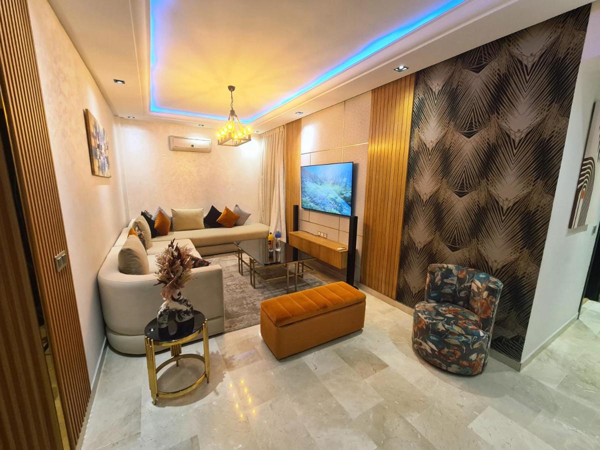 luxury apartment opposite HASSAN 2 MOSQU and FAIR international casablanca and SEA , near downtwn , INTERDIT COUPLES ARAABIC NON MARIÈ, FORBIDDEN UNMARRIED ARAABIC COUPLES , 2 room, 2 living rooms and 2 bathrooms basement car park FREE , apartment with - Hizvo
