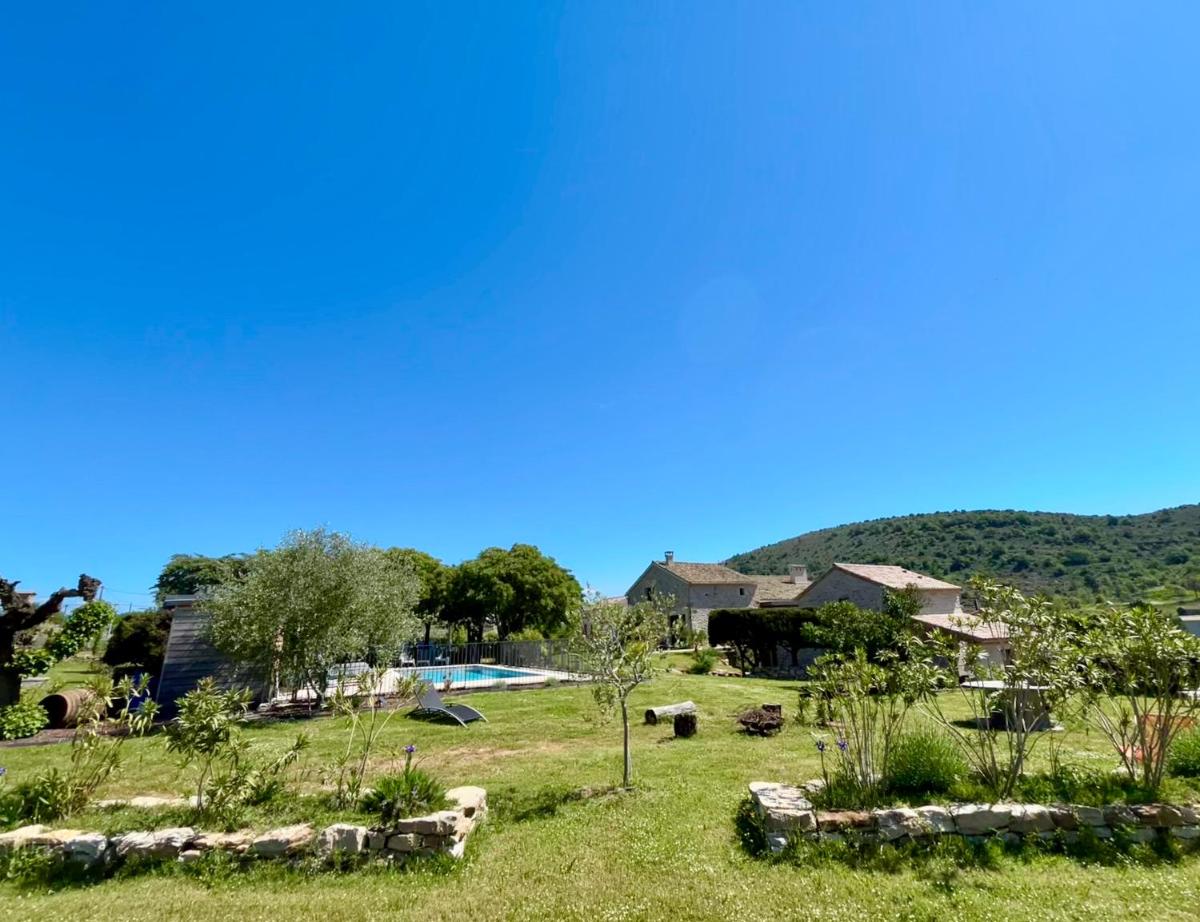 Mas de Veyras - Gîtes 5 étoiles en Ardèche - Housity