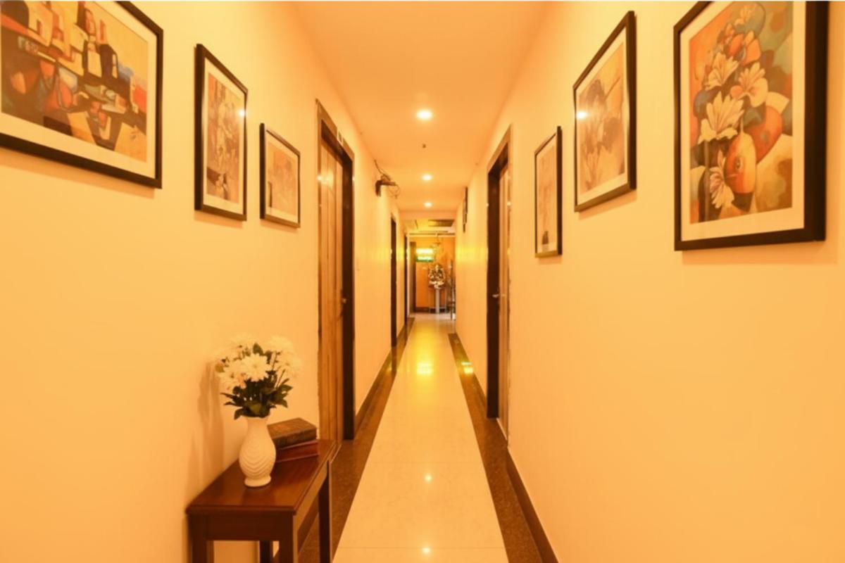 Hotel Deep Chinarpark,Near kolkata airport - Housity