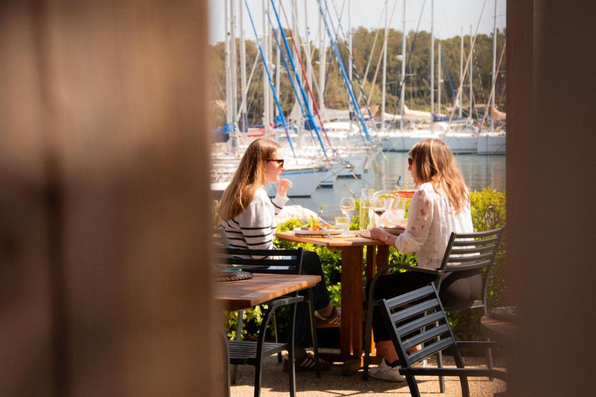 Clients de l'établissement Hôtel Helios & SPA - Ile des Embiez