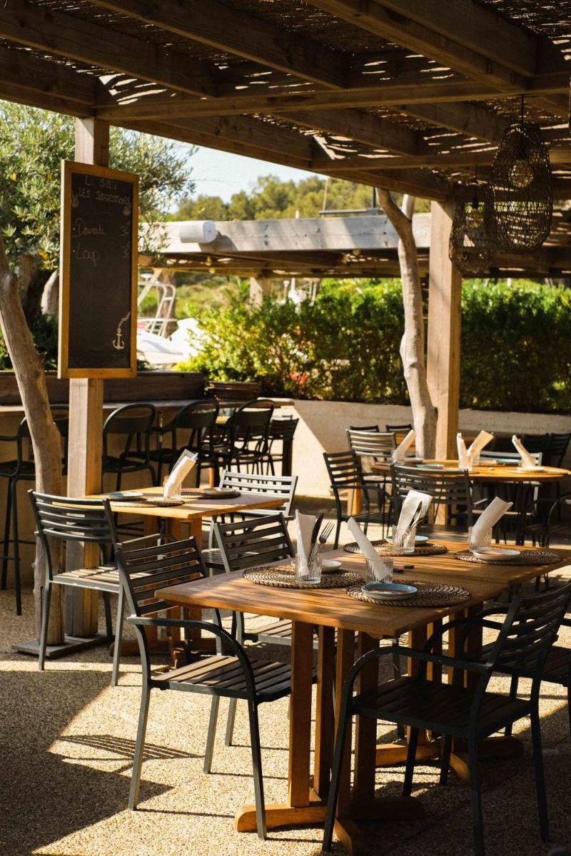 Restaurant ou autre lieu de restauration dans l'établissement Hôtel Helios & SPA - Ile des Embiez