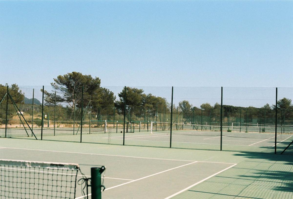 Tennis ou squash au sein de l'hôtel ou à proximité