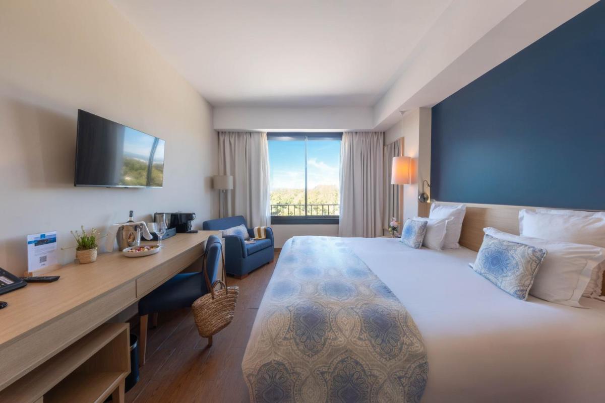 Un ou plusieurs lits dans un hébergement de l'établissement Hôtel Helios & SPA - Ile des Embiez