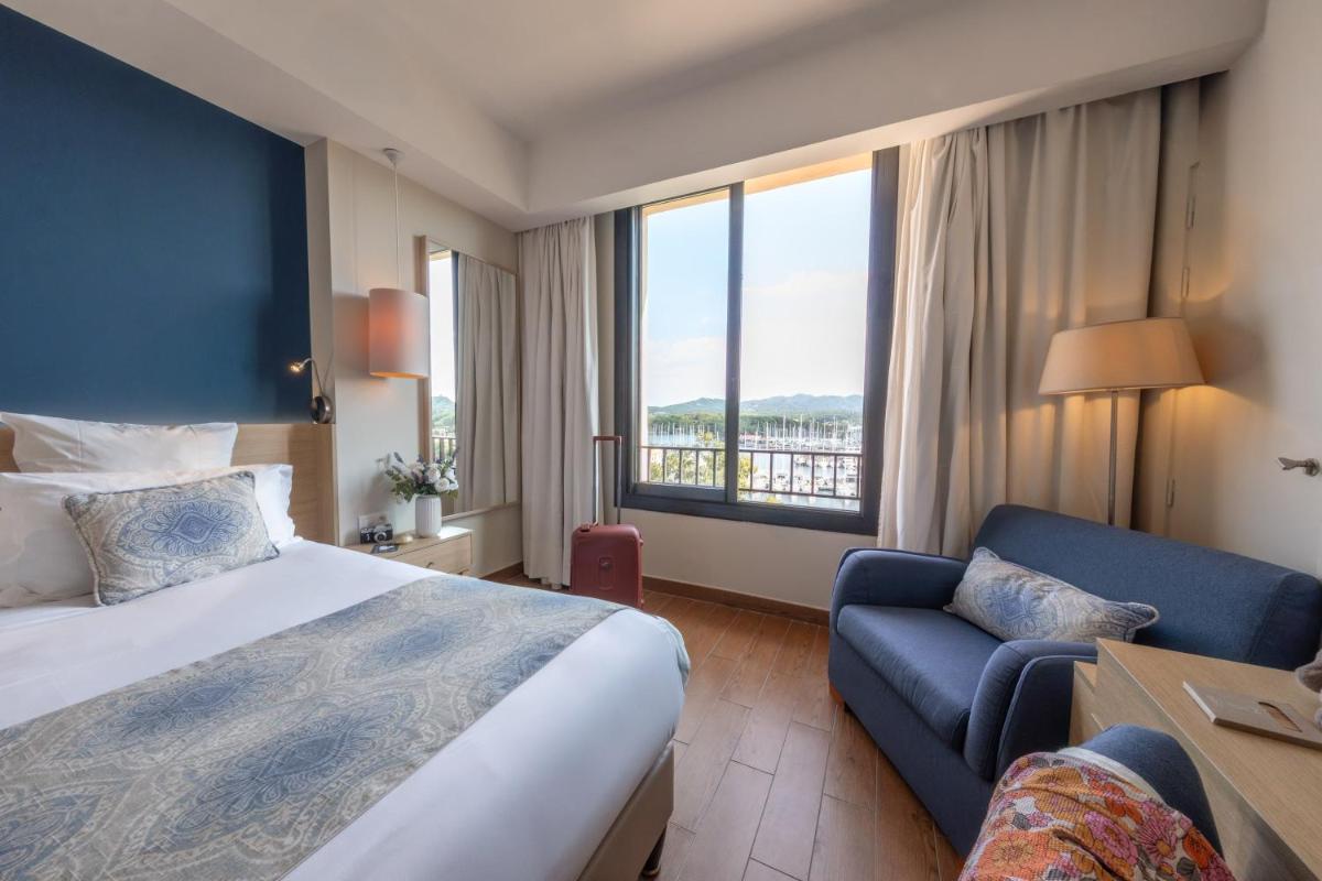Un ou plusieurs lits dans un hébergement de l'établissement Hôtel Helios & SPA - Ile des Embiez