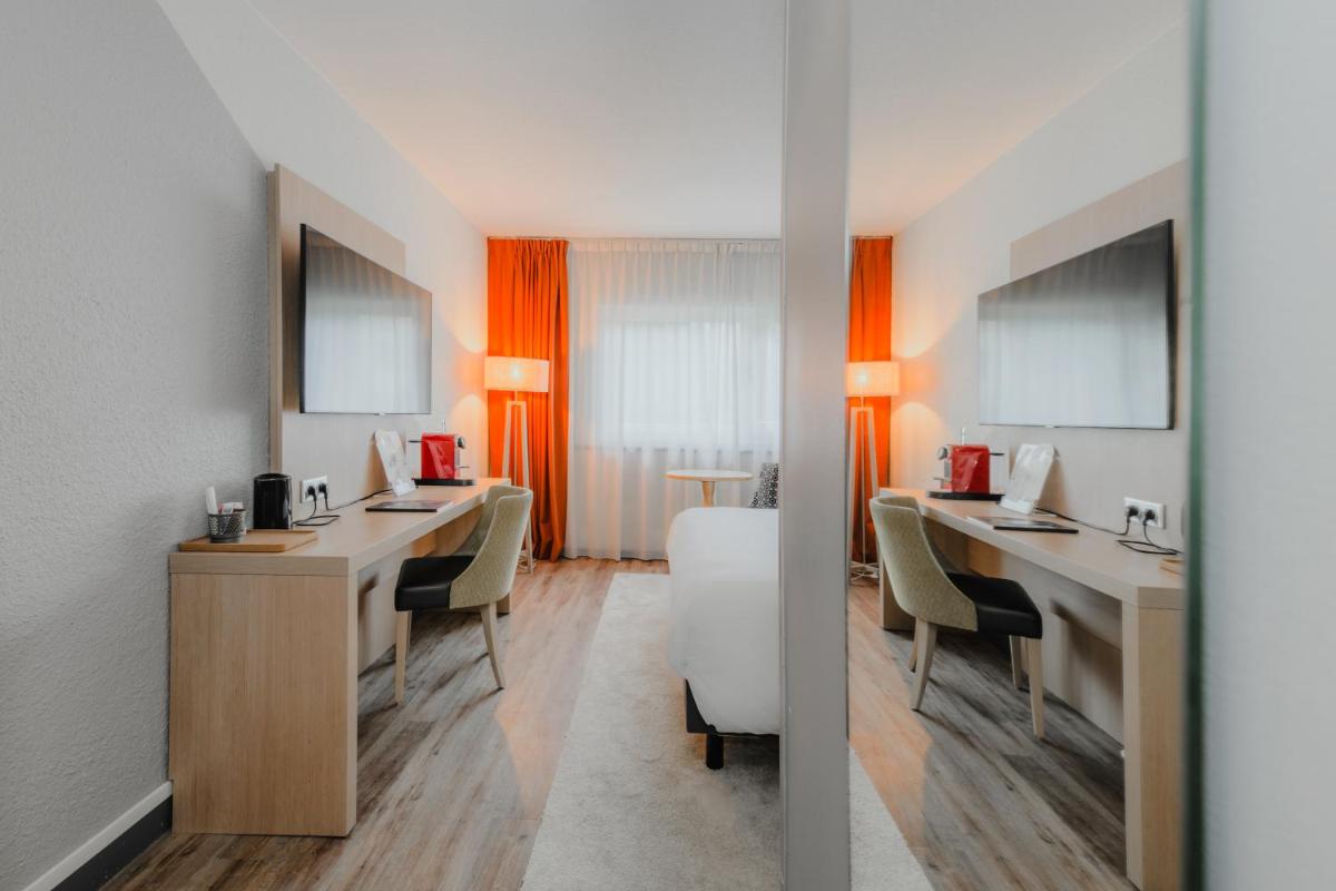 Télévision ou salle de divertissement dans l'établissement Mercure Annecy Sud